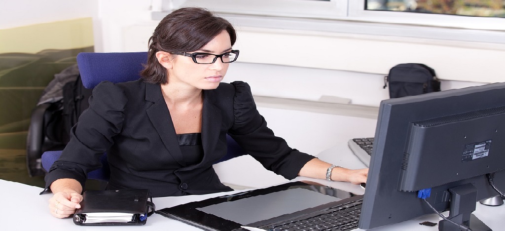 girl using computer